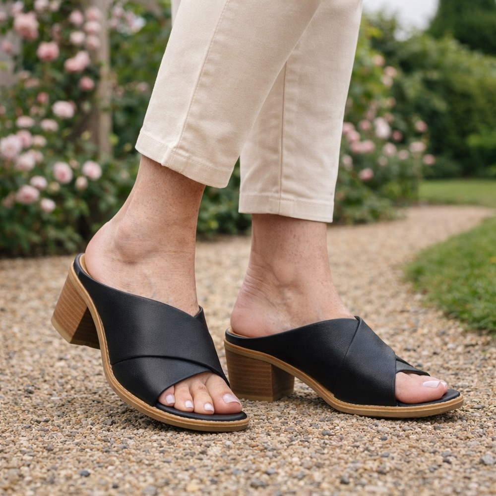 EuroSoft by Sofft Black Leather Crossband Mule Block Heel Sandals Size 7.5